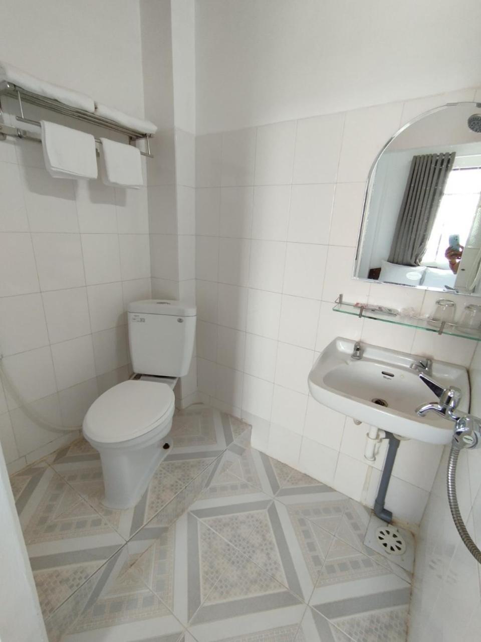 Nha Nghi Sao Mai Hotell Hà Tiên Exteriör bild